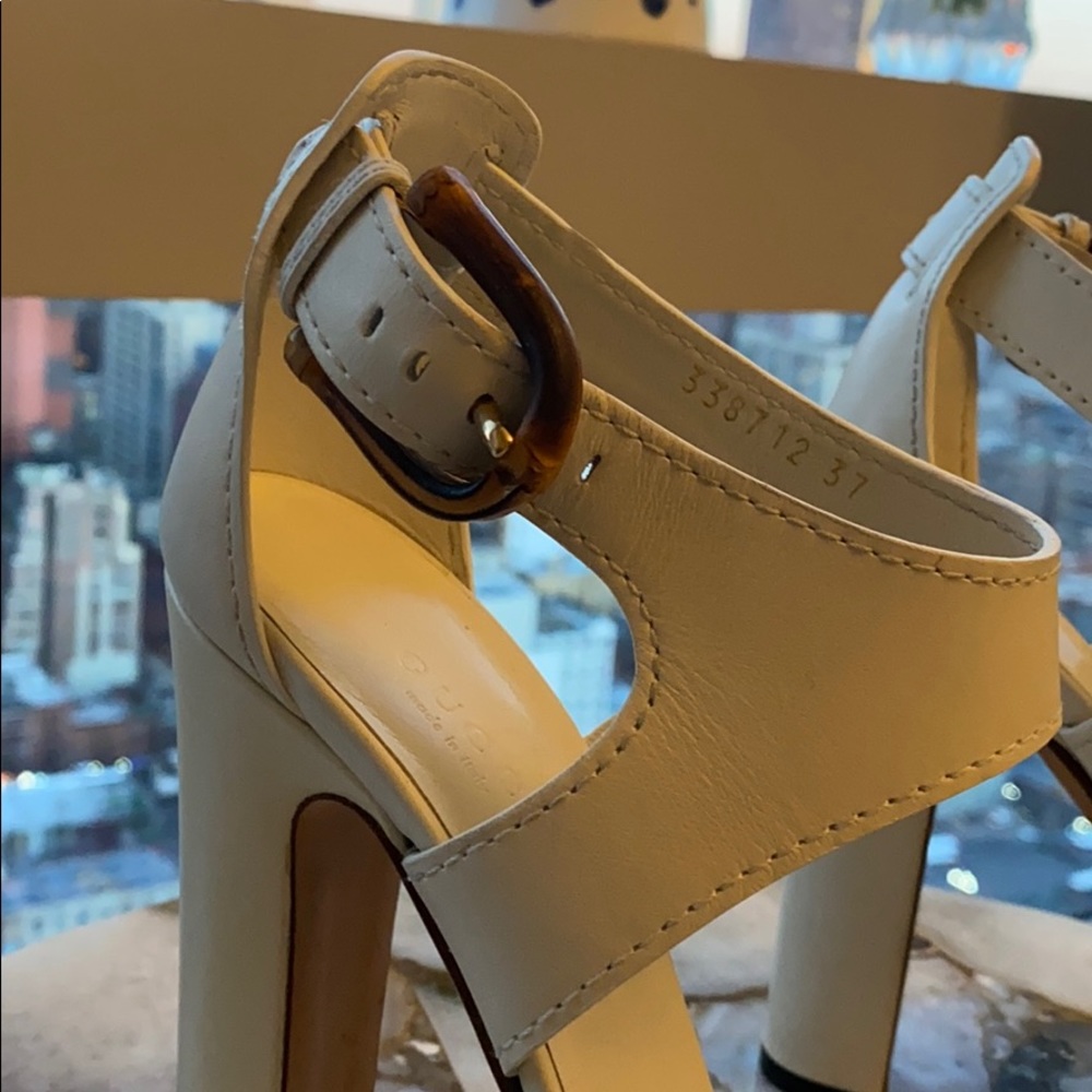 Gucci Lifford Leather Off White Sandal - Picture 3 of 9